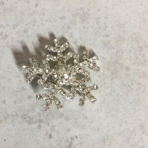 Blingy snowflake silver brooch